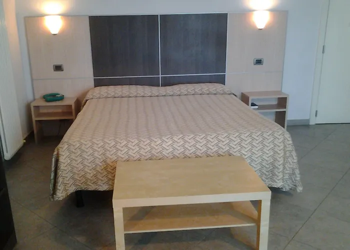 Отель Lux Модена