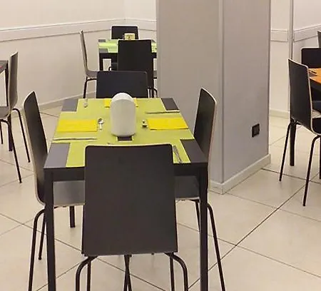 Lux ホテル モデナ