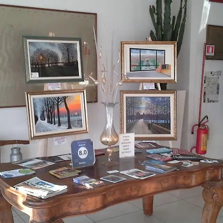 Lux ホテル モデナ