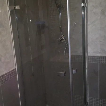 Lux فندق 3*