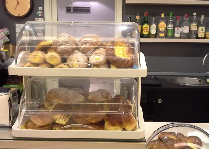 Отель Lux Модена